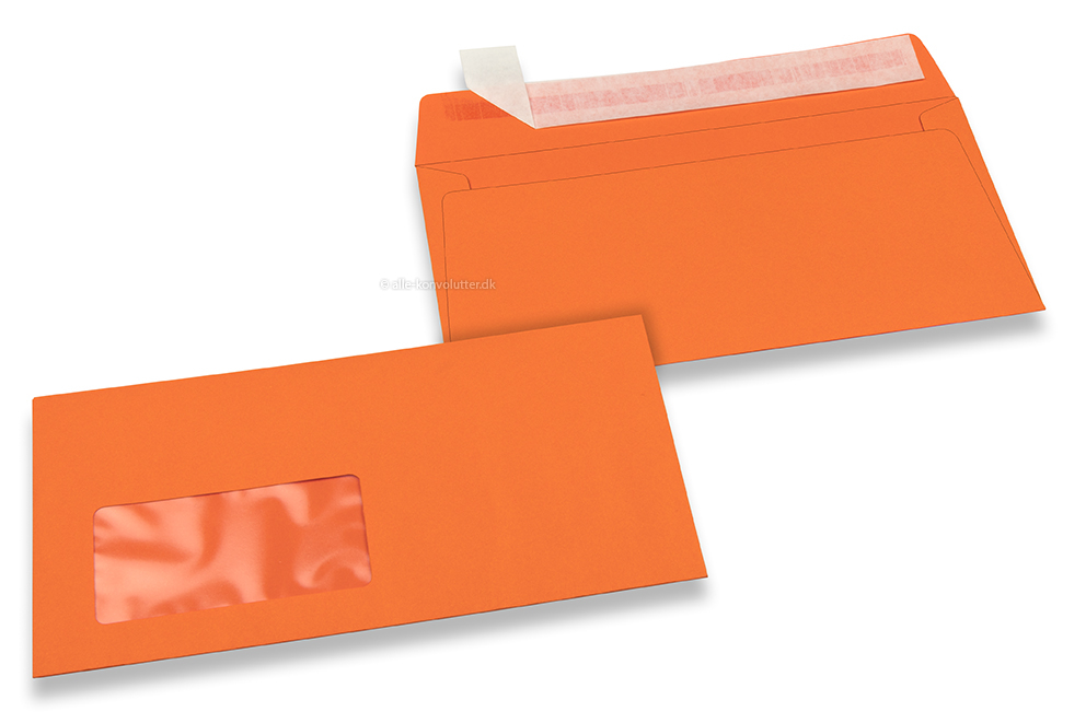 Orange rudekuverter, 110 x 220 mm (DL), rude til venstre, rudeformat 45 x 90 mm, rudeplacering 20 mm fra venstre/15 mm fra bunden, selvklæbende med dækstrimmel, 120 g farvet papir