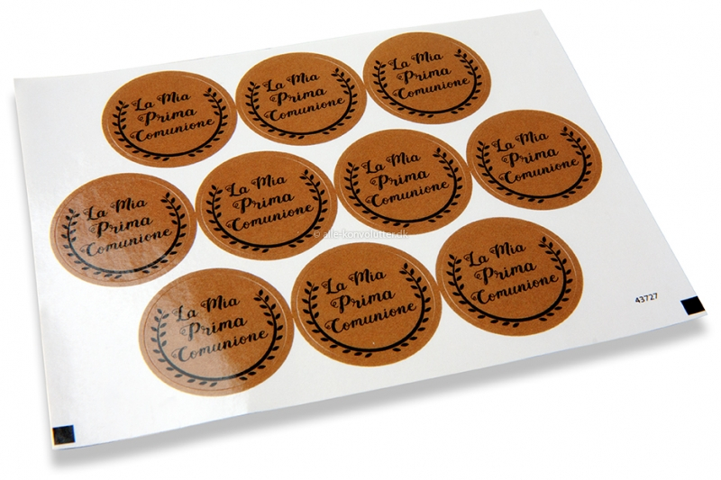 Klistermærker til kuverter ifm. kommunion - La mia prima comunione, brune med sort blomsterkrans