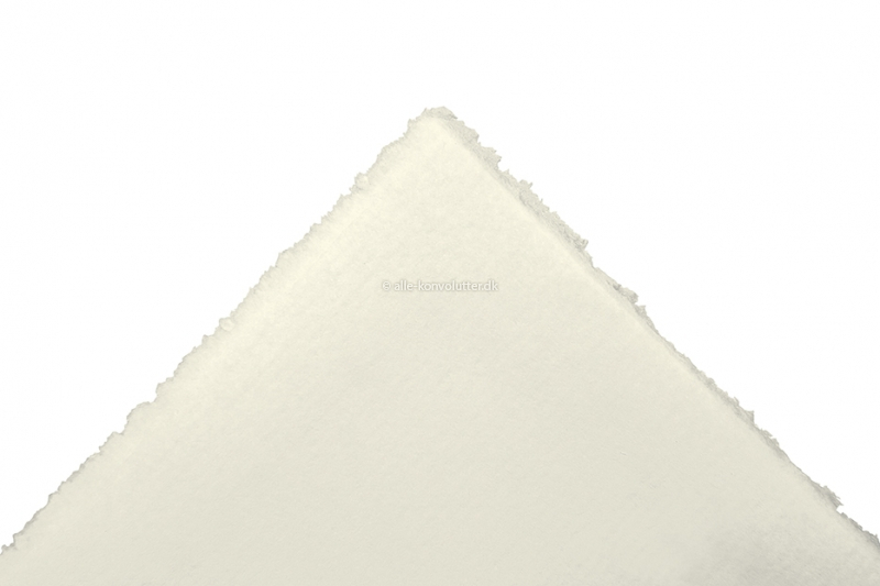 Håndlavede papirkuverter og kort